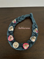 Trendy thread necklace