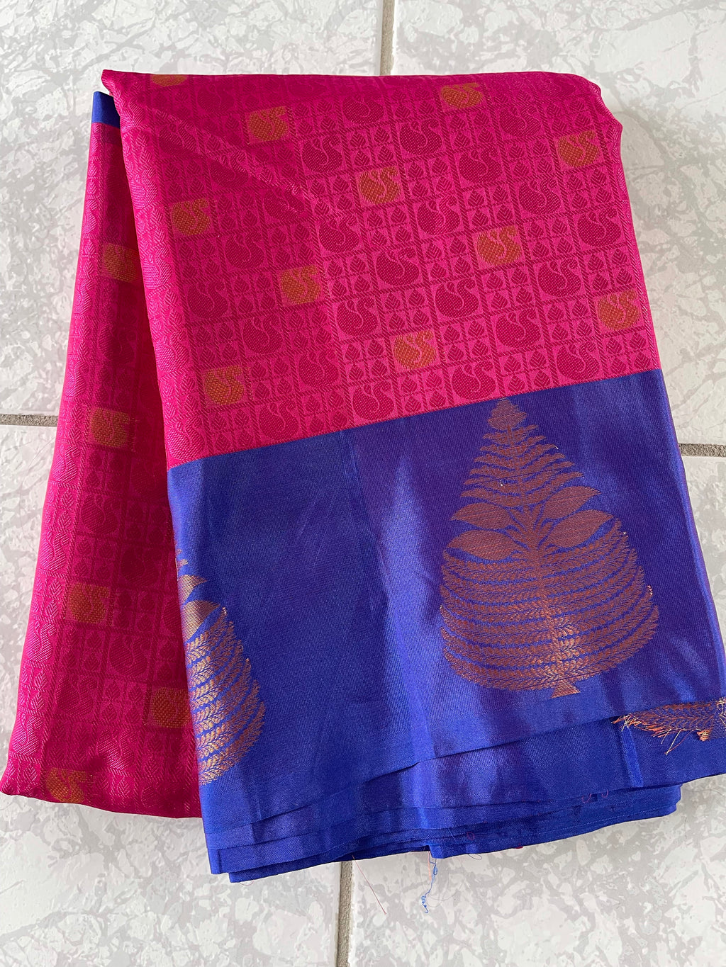 Kora muslin saree in pink/blue