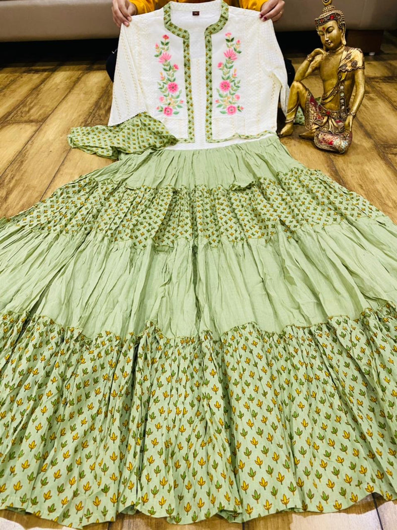 Cotton tier pattern gown in green