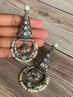 Fusion trendy earrings