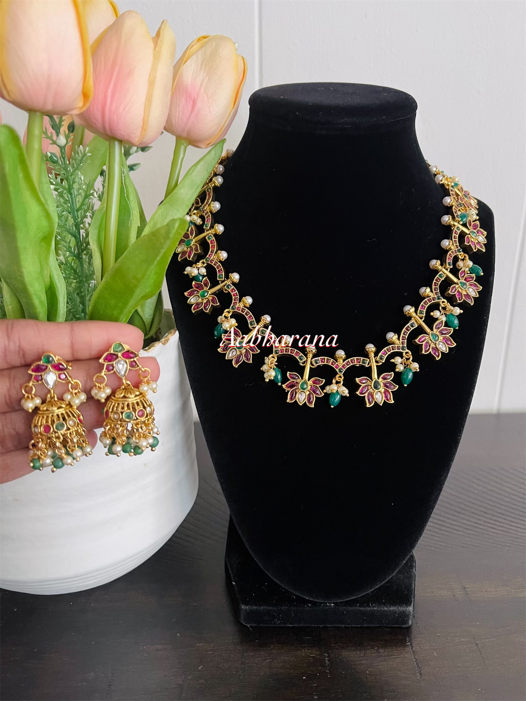 Imitation kemp lotus necklace set